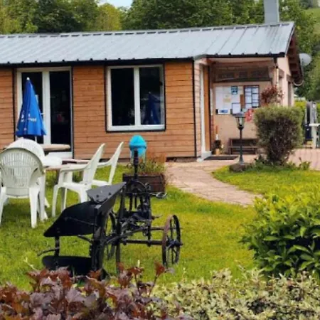 Mobil-home Confortable - 3 Pers. - Api-1-52-2032 * La Tour-d'Auvergne